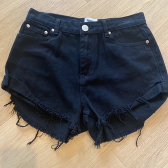 Princess Polly Black Cut Off Shorts - Picture 1 of 3